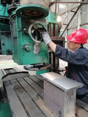 máquina automática da fatura de papel higiênico dos fornecedores de 2400mm 8T China para o moinho de papel