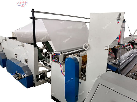 A máquina de perfuração automática de Rewinder gravou o rolo do lenço de papel do toalete que faz a máquina com impressão