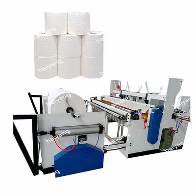 Rolo do lenço de papel do toalete que faz o corte da máquina do rebobinamento para a venda