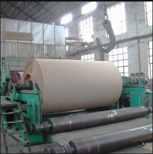 Máquina de papel de madeira 2400mm 50T/D da produção de Kraft Brown do cartão da polpa