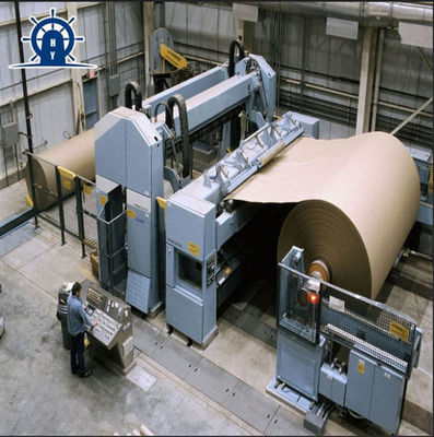 Máquina de papel de madeira 2400mm 50T/D da produção de Kraft Brown do cartão da polpa