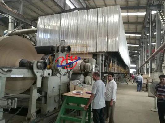linha de produção enorme do rolo de Kraft da máquina do papel de embalagem do forro do cartão de 2400mm
