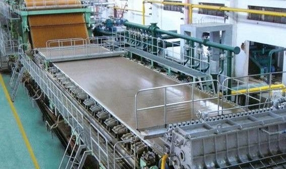 A conversão de frequência 150 toneladas de /D Kraft corrugou a máquina da fatura de papel para o moinho de papel